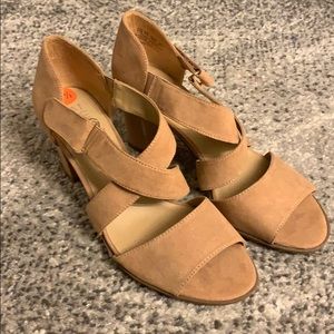 Naturalizer heels: Beige, worn once, size 9 1/2